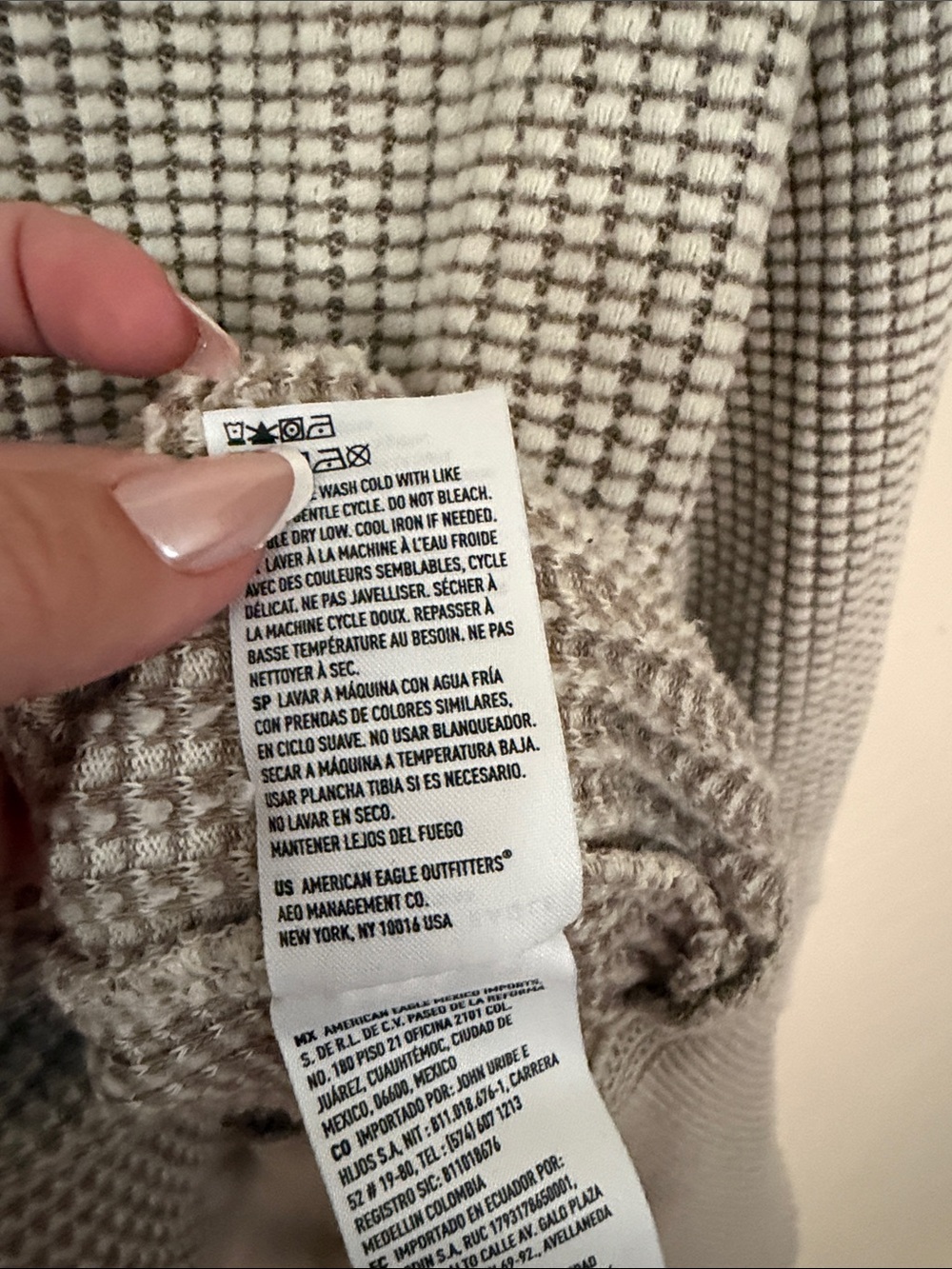 American Eagle Outfitters Light Cream Waffle V-Neck Sweater - Picture 4 of 6